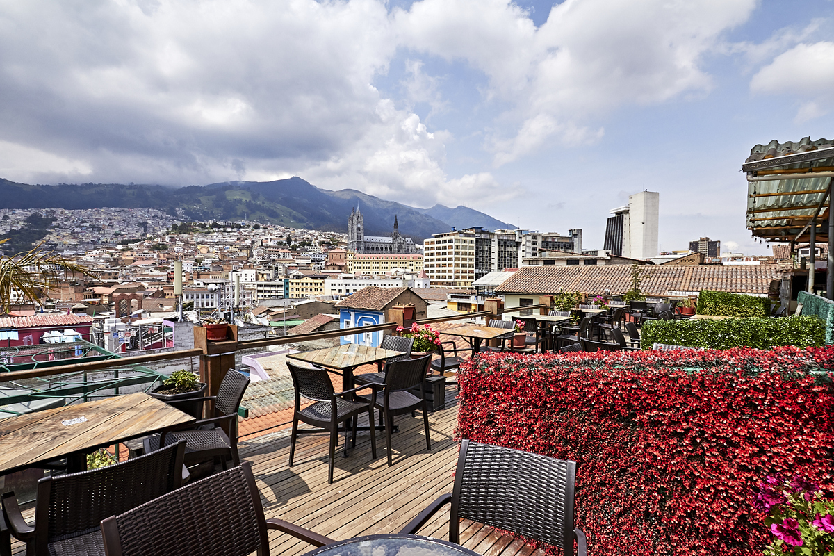 quito-day-tour-rooftop-bar